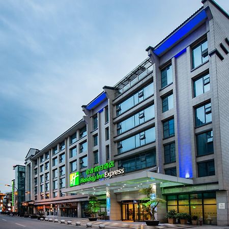 Holiday Inn Express Dujiangyan Ancient City Esterno foto