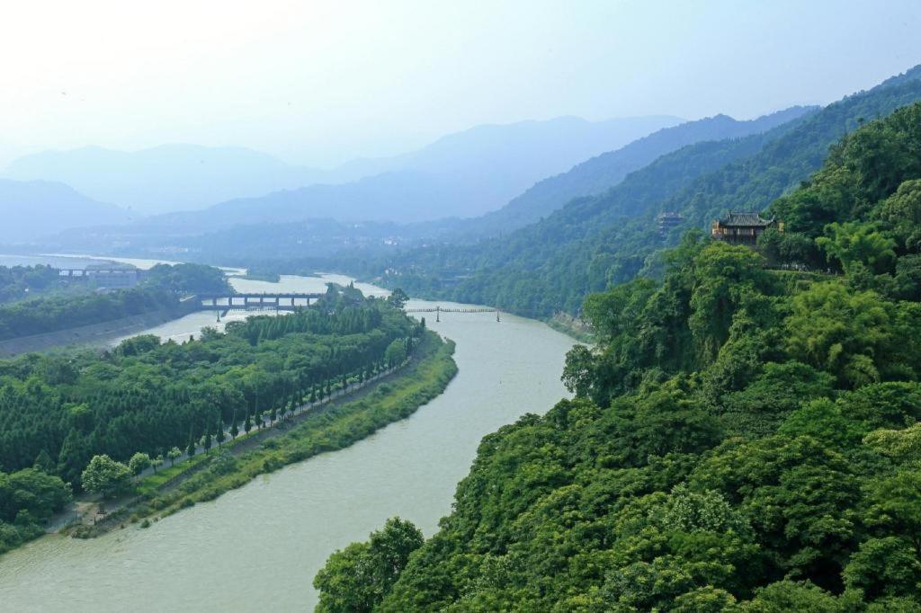 Holiday Inn Express Dujiangyan Ancient City Esterno foto